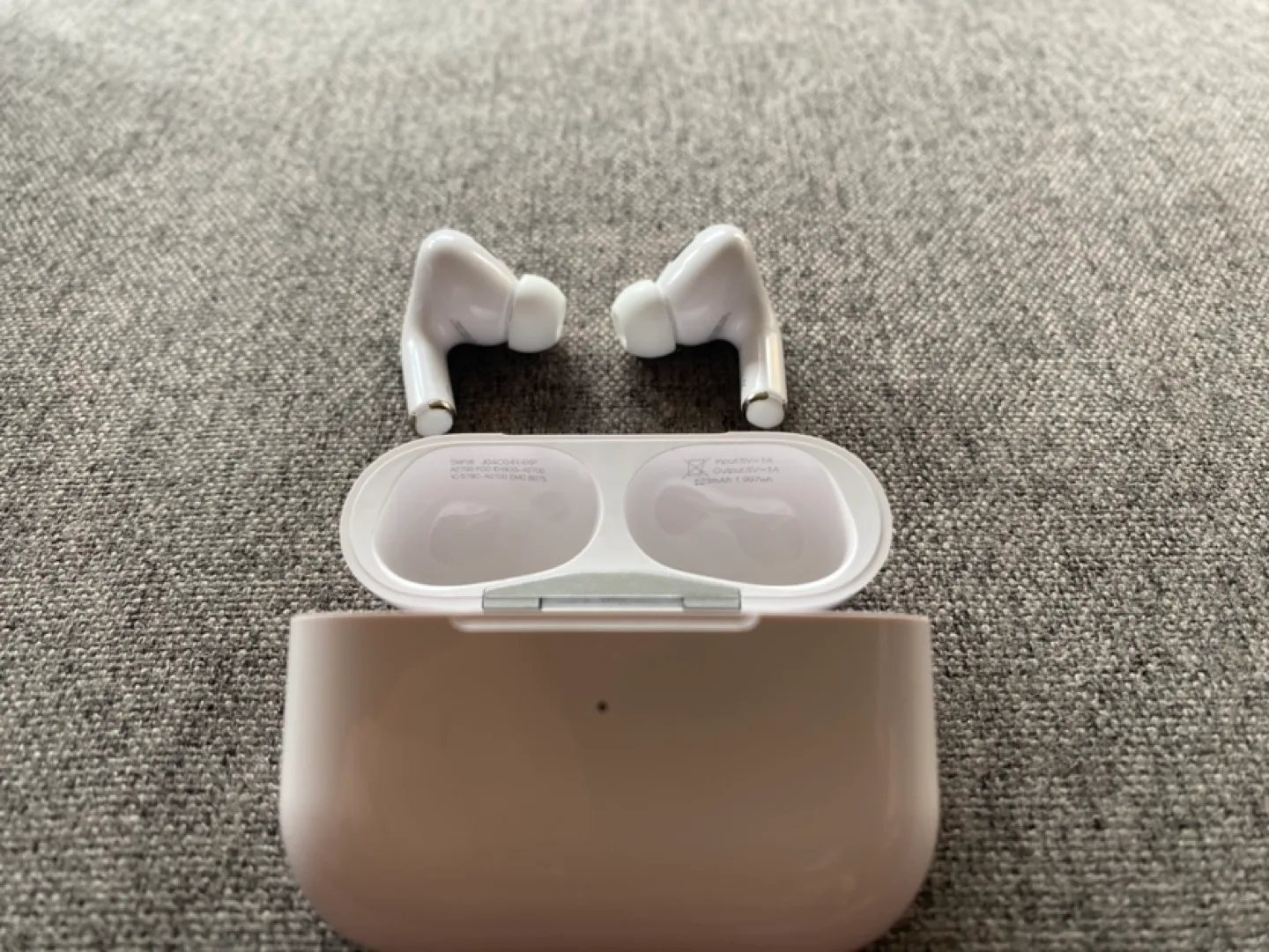 Apple AirPods Pro (2nd Generation) image indicator(4)