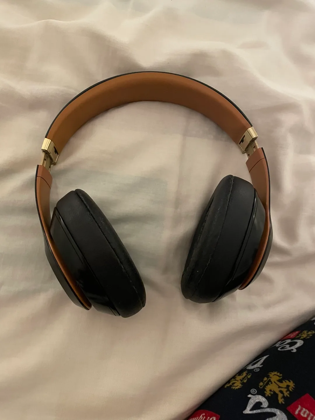 Beats by Dre Wireless Headphones image indicator(6)