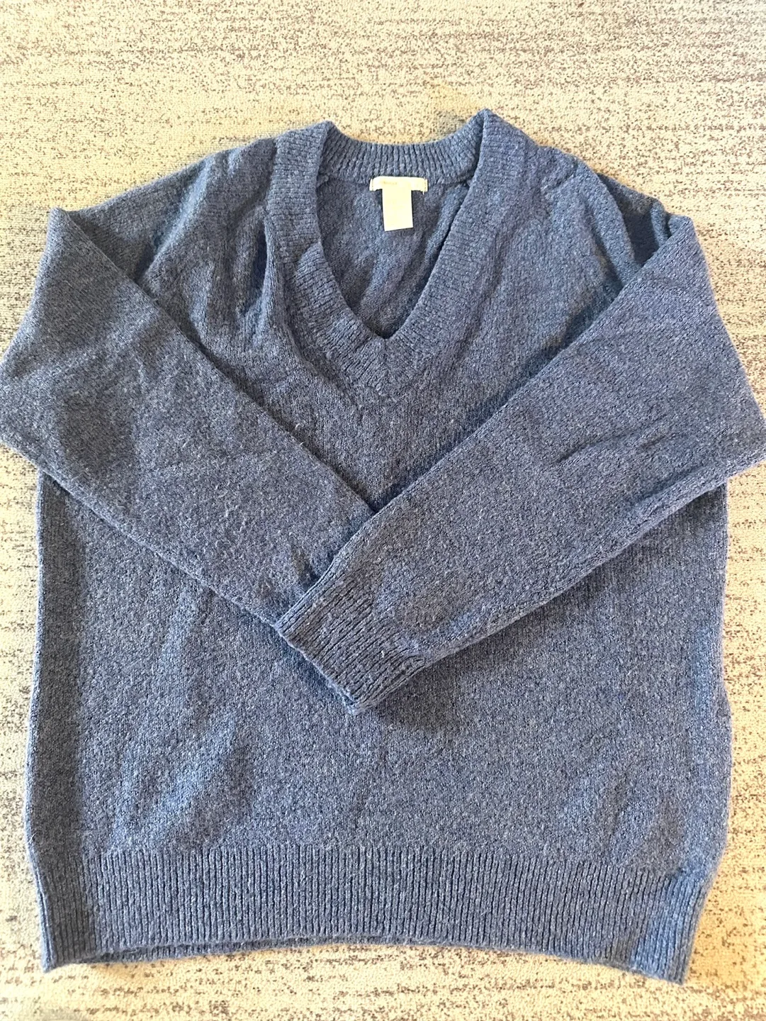 Super soft！ H&M V-Neck Sweater thumbnail