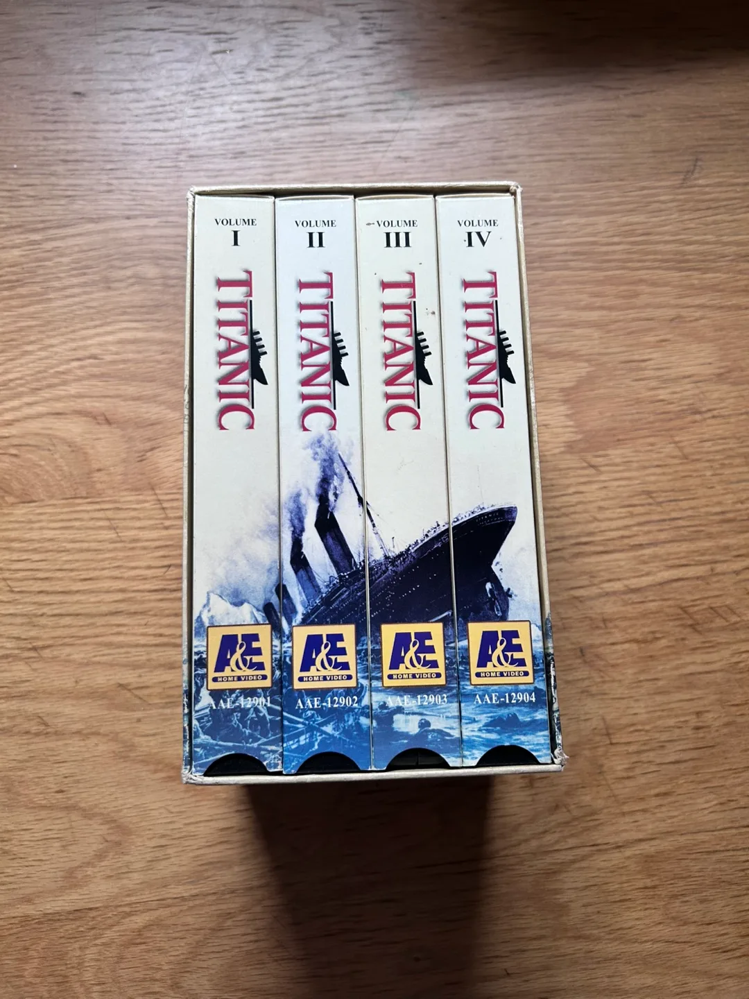 Titanic: VHS Set (Volumes 1 - 4) image indicator(2)