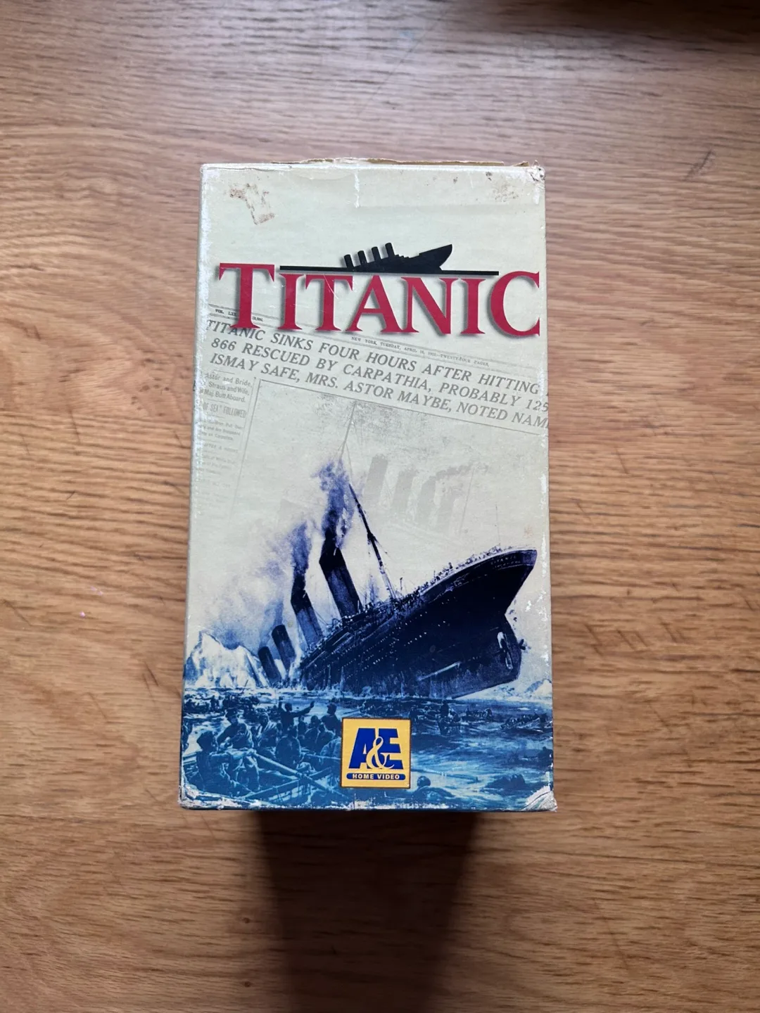 Titanic: VHS Set (Volumes 1 - 4) image indicator(3)
