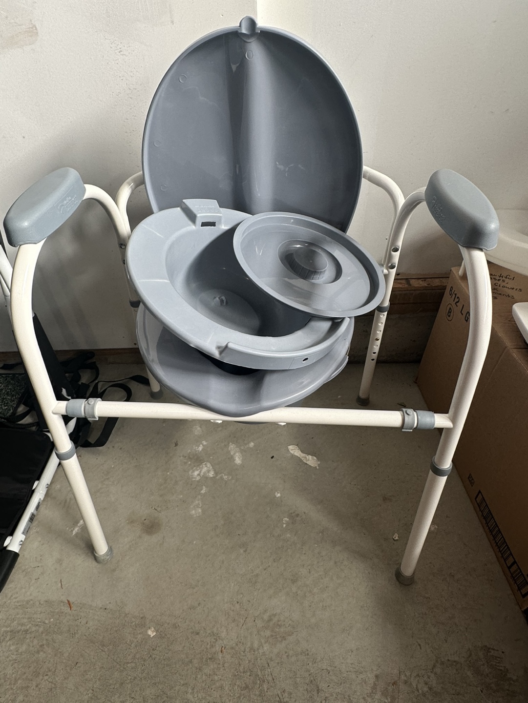 Portable toilet