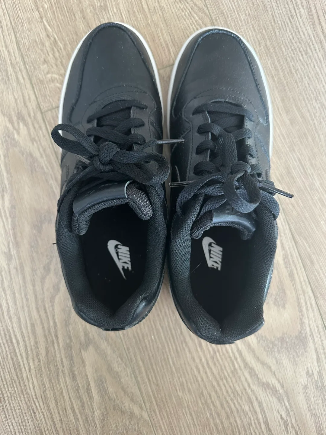 Nike Court Borough Low 2 image indicator(4)