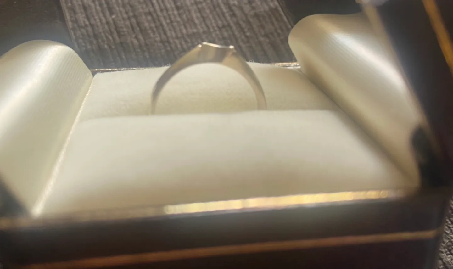 18k white gold Ring image indicator(2)