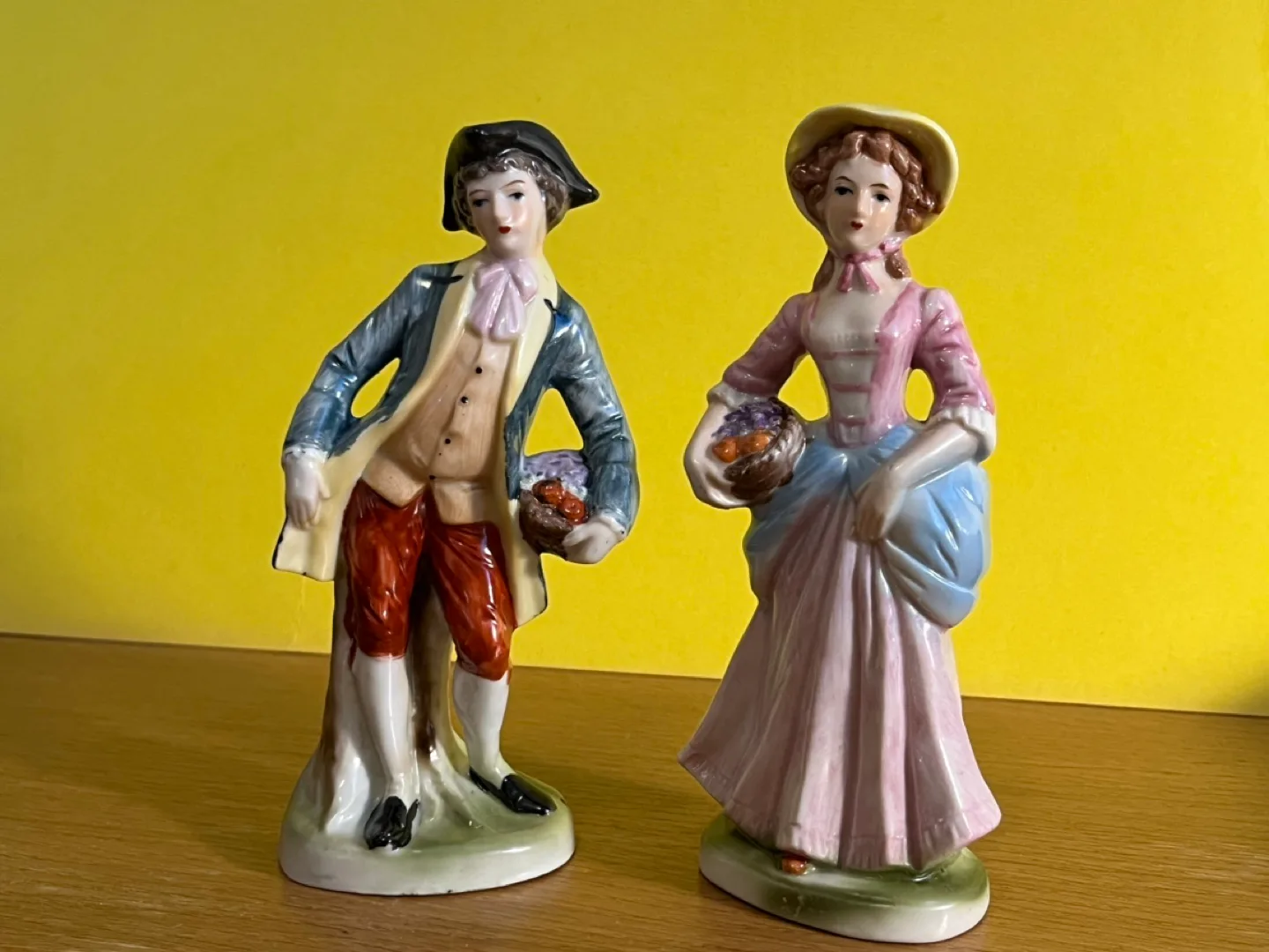 Porcelain Couple Figurines image indicator(2)