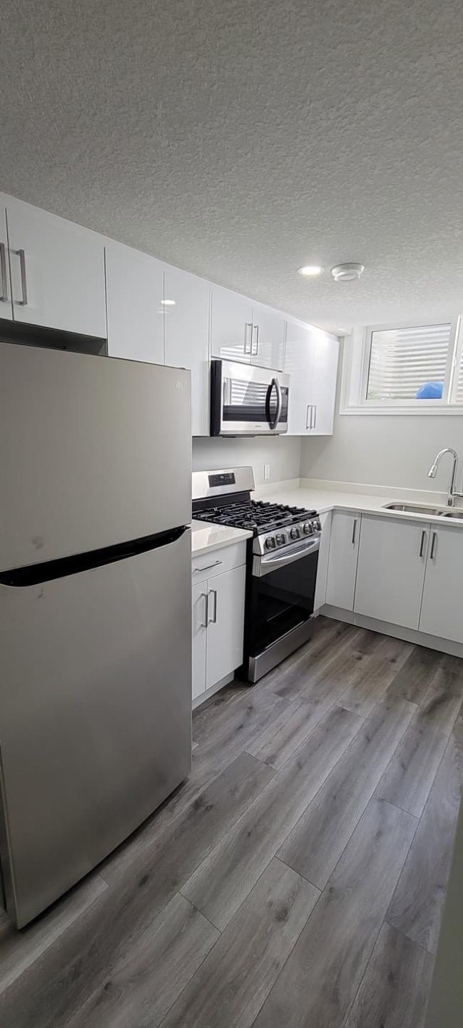 Basement Suite for Rent - photo 2