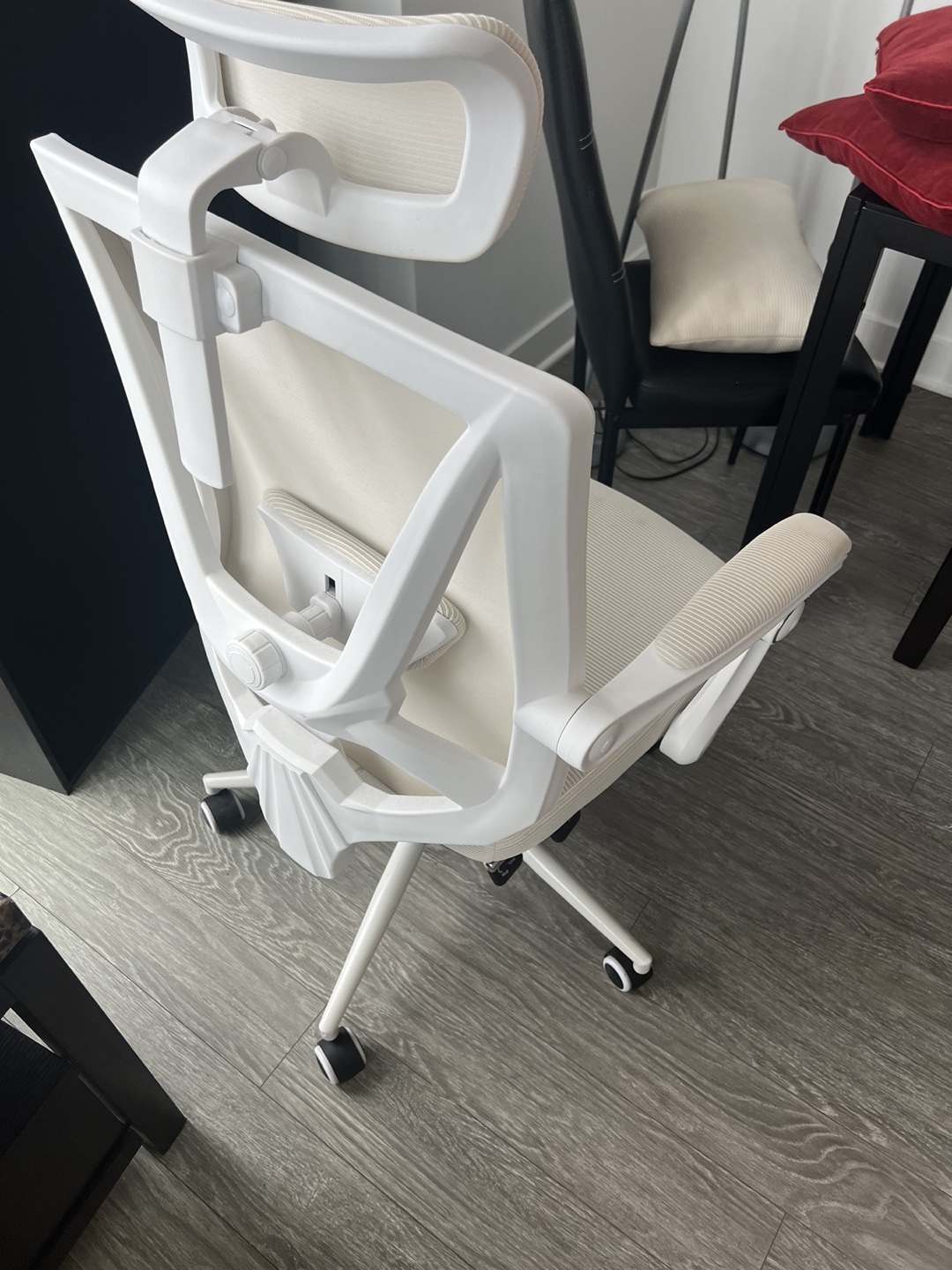 Ergonomic office chair - photo 2