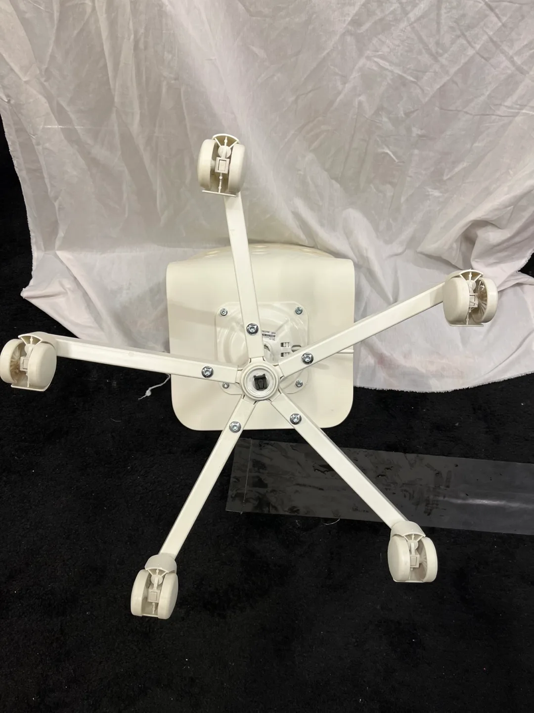 White IKEA Office Chair with Wheels image indicator(4)