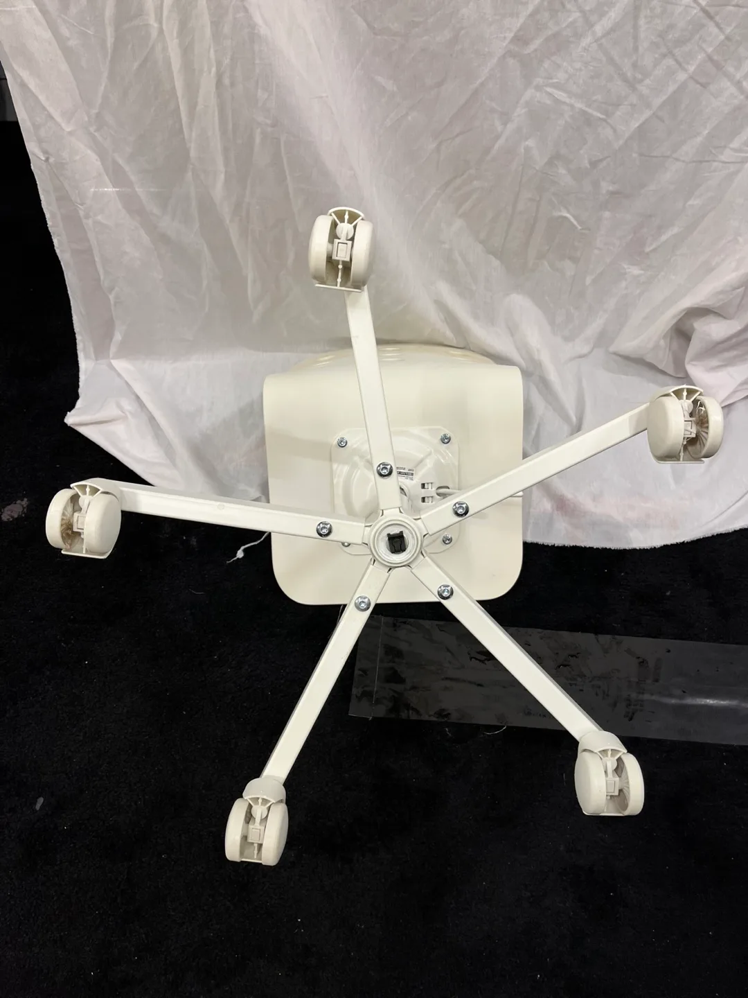 White IKEA Office Chair with Wheels image indicator(5)