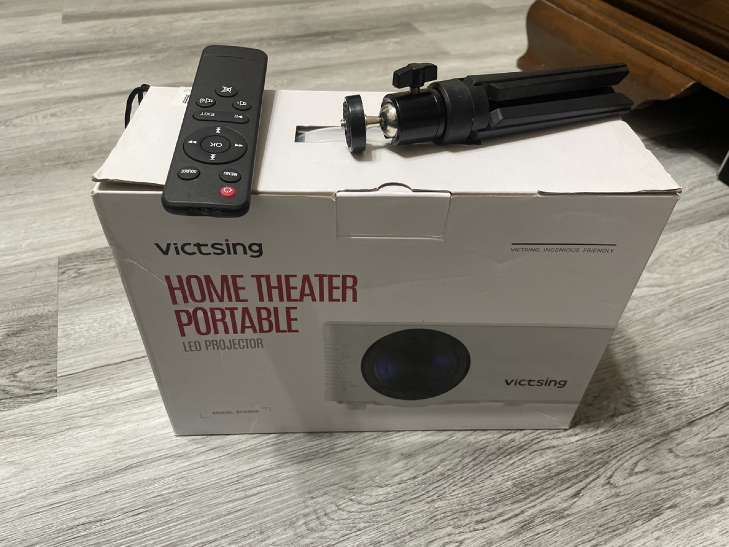 Victsing Mini Projector with Tripod & Bluetooth - photo 3