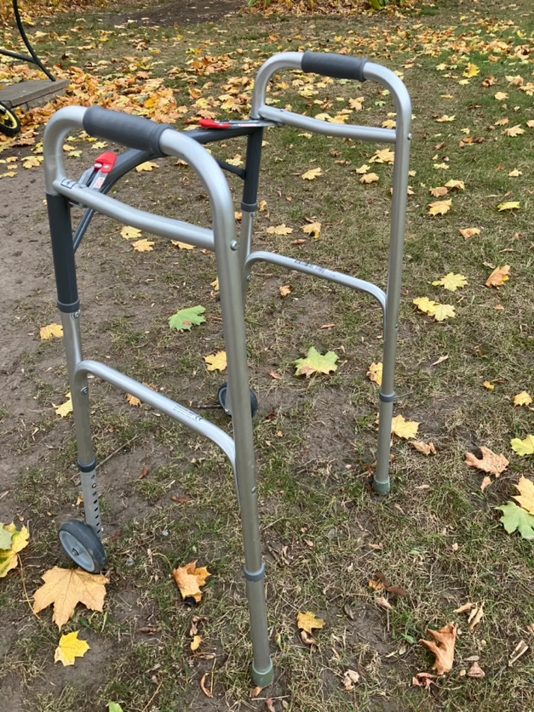 Drive Medical 2-Wheel Walker image indicator(2)