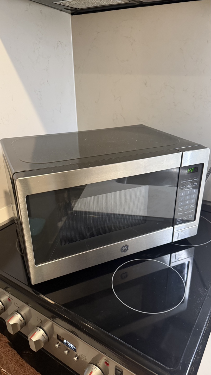 GE Microwave Oven - 0.7 Cu. Ft, 700 Watts
