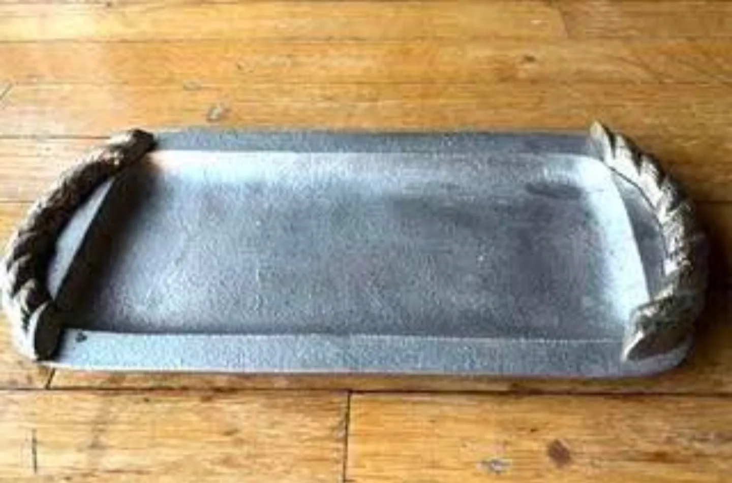 Pewter & Brushed Gold-tone Weighted Tray image indicator(2)