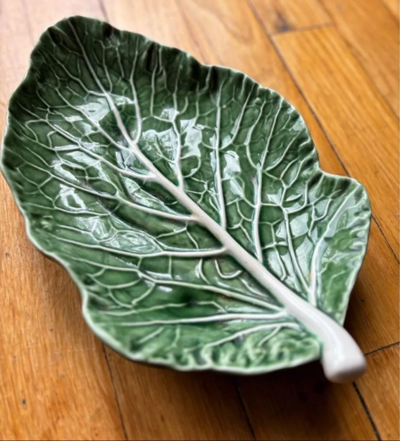 Vintage Cabbage Leaf Decorative Tray image indicator(2)