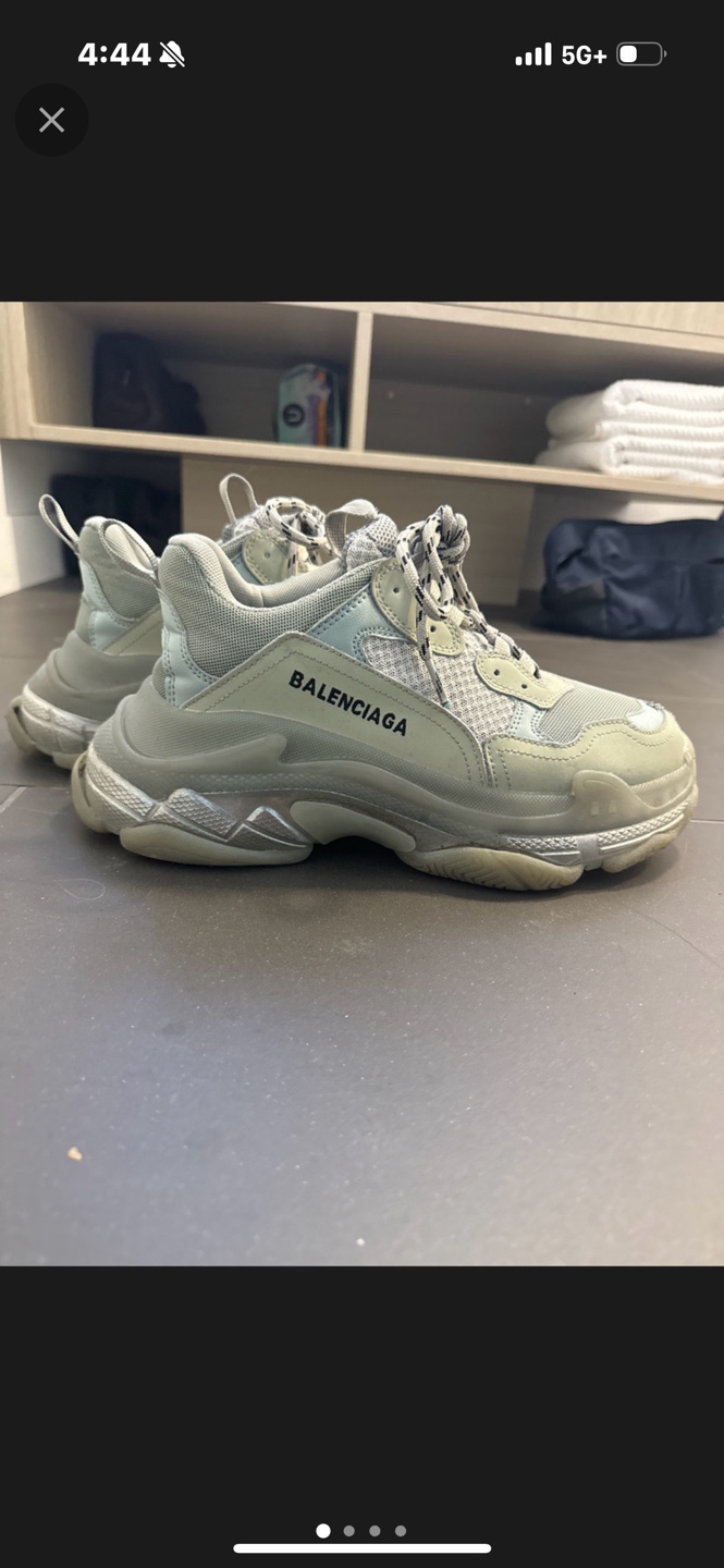 Buy and sell used balenciaga in Kincora Karrot