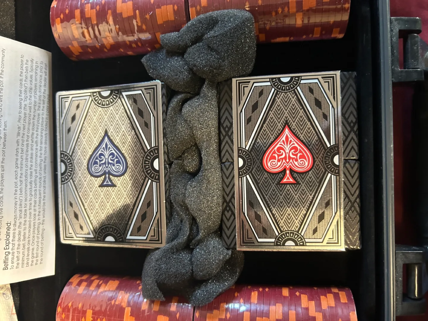 Poker Chip Set with Case image indicator(3)