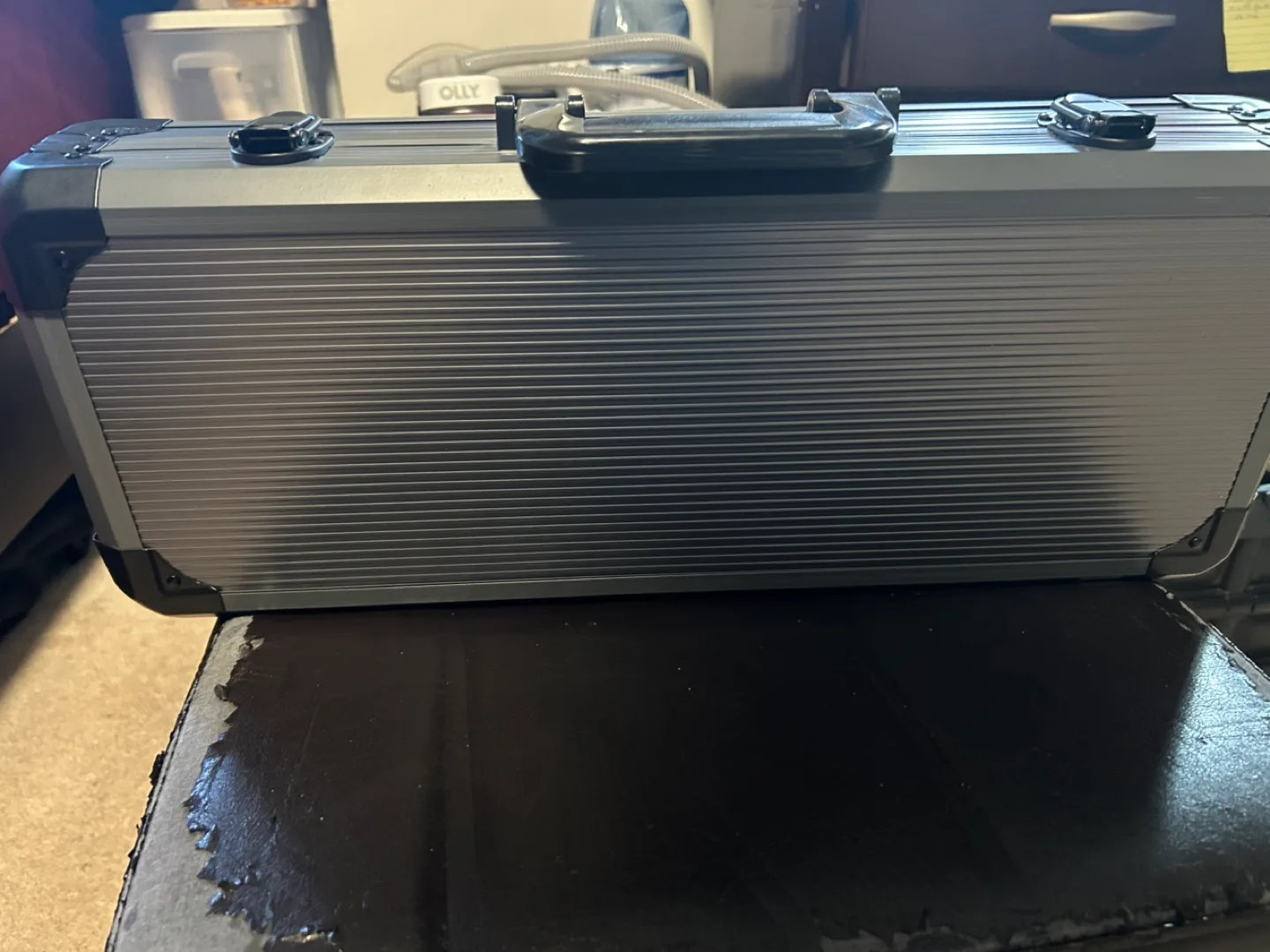 Poker Chip Set with Case image indicator(8)