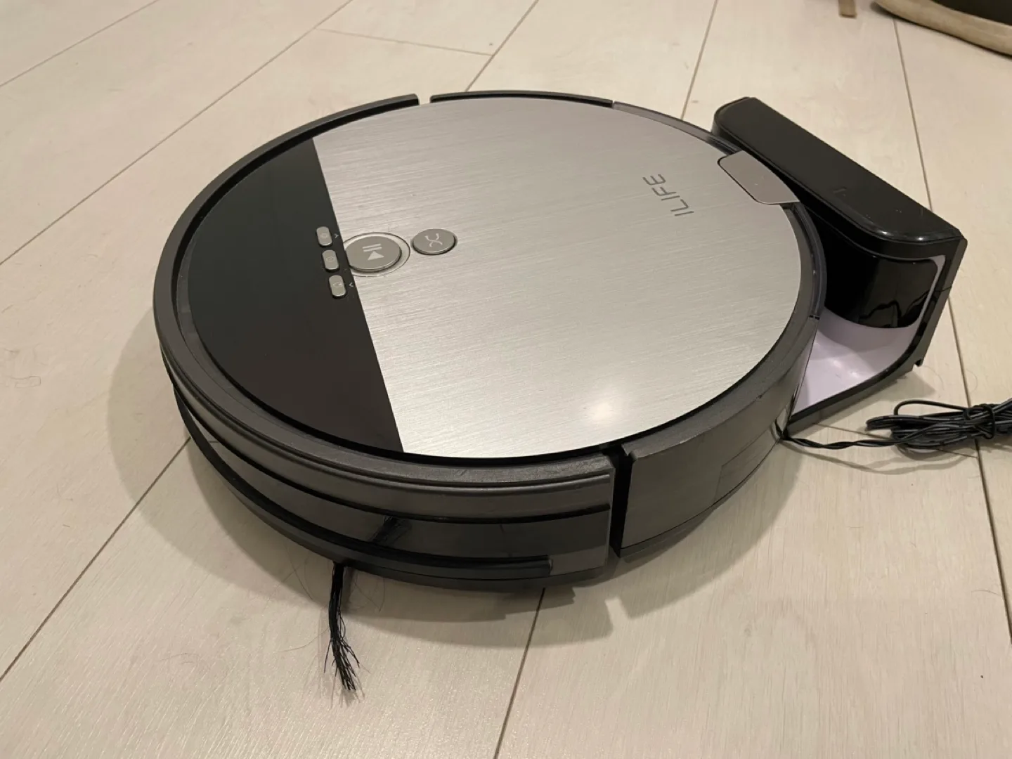 ILIFE Robot Vacuum thumbnail
