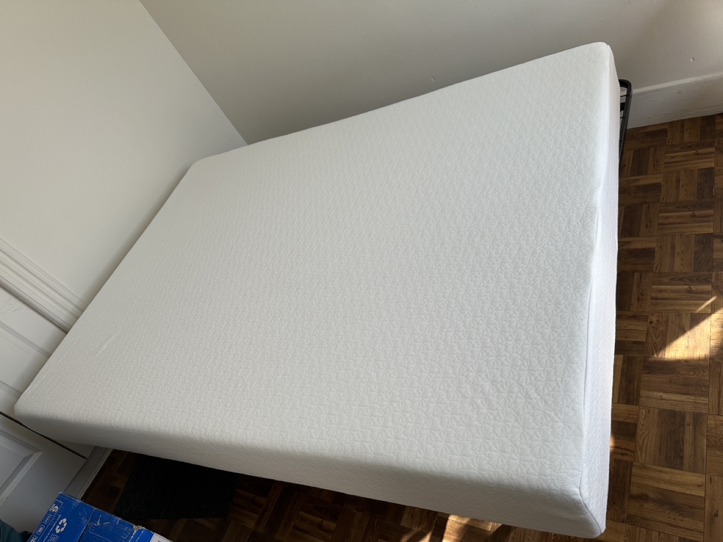 Queen Size Metal Bed Frame and zinus mattress - photo 2