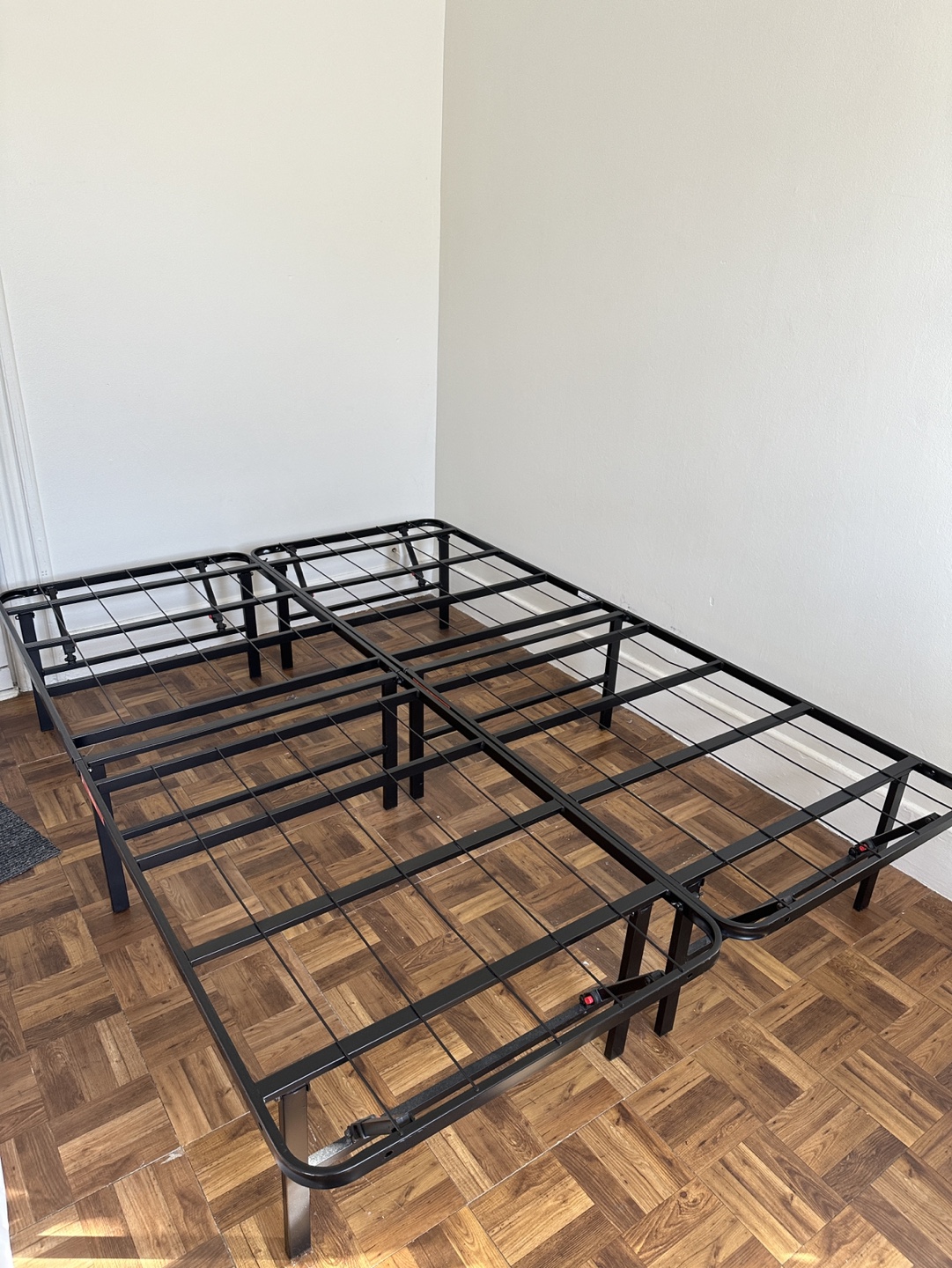 Queen Size Metal Bed Frame and zinus mattress