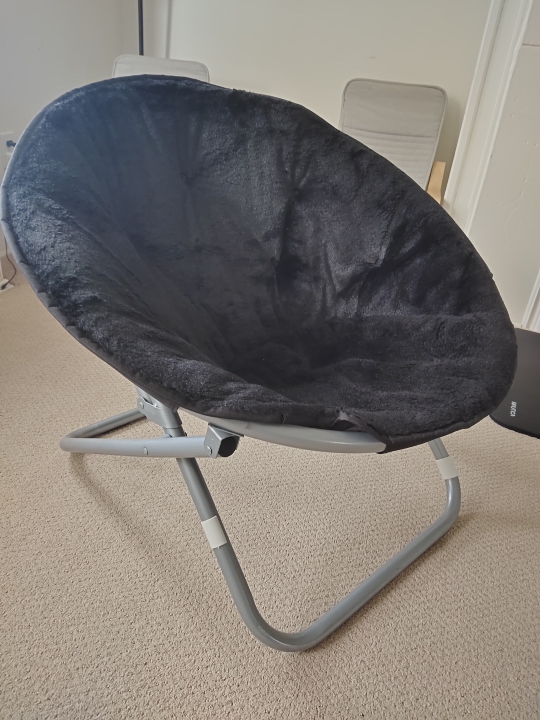 2 Black Folding Chairs and End Table - photo 2