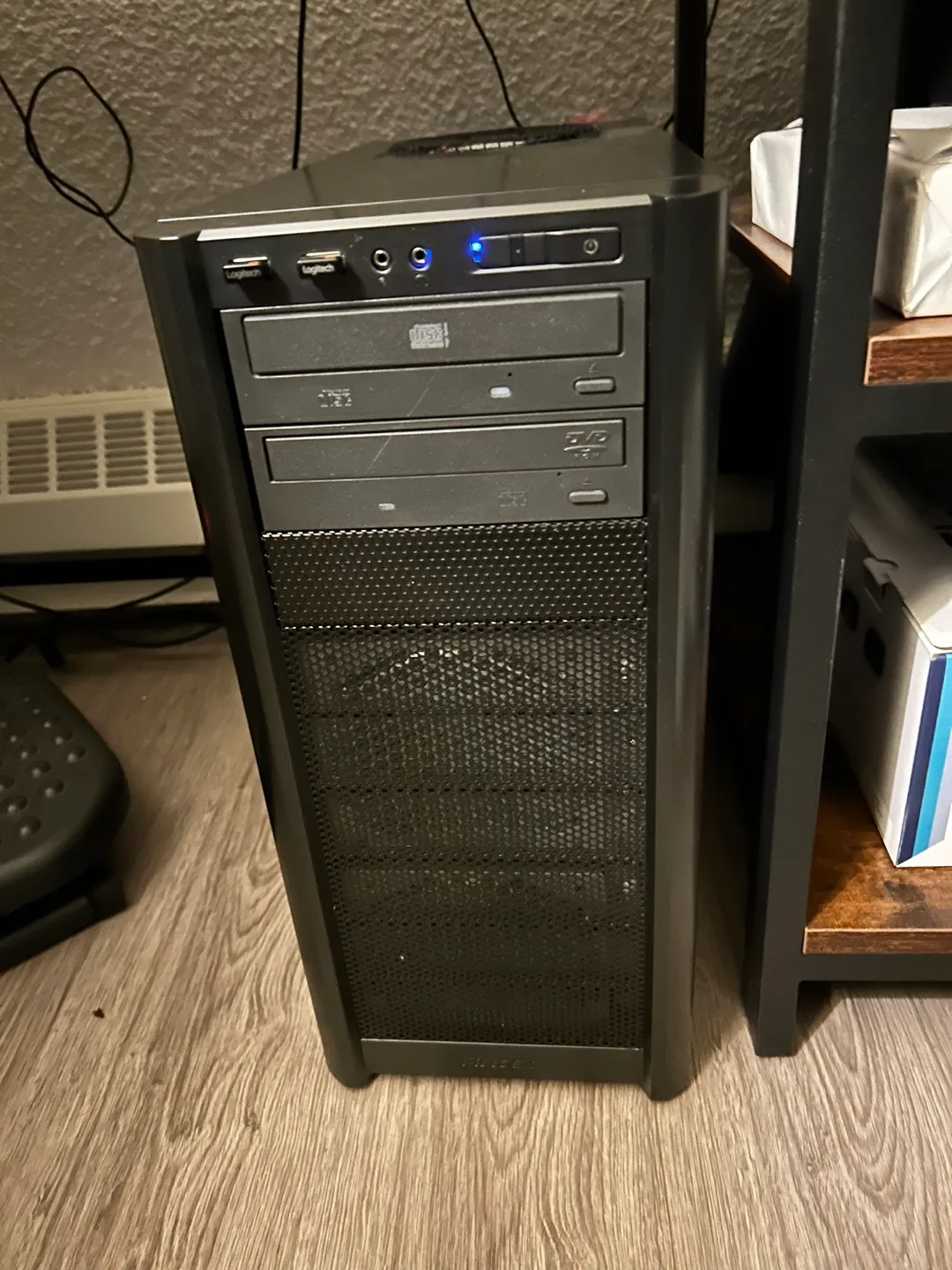 Desktop Computer with Monitor/Keyboard ➕ image indicator(2)