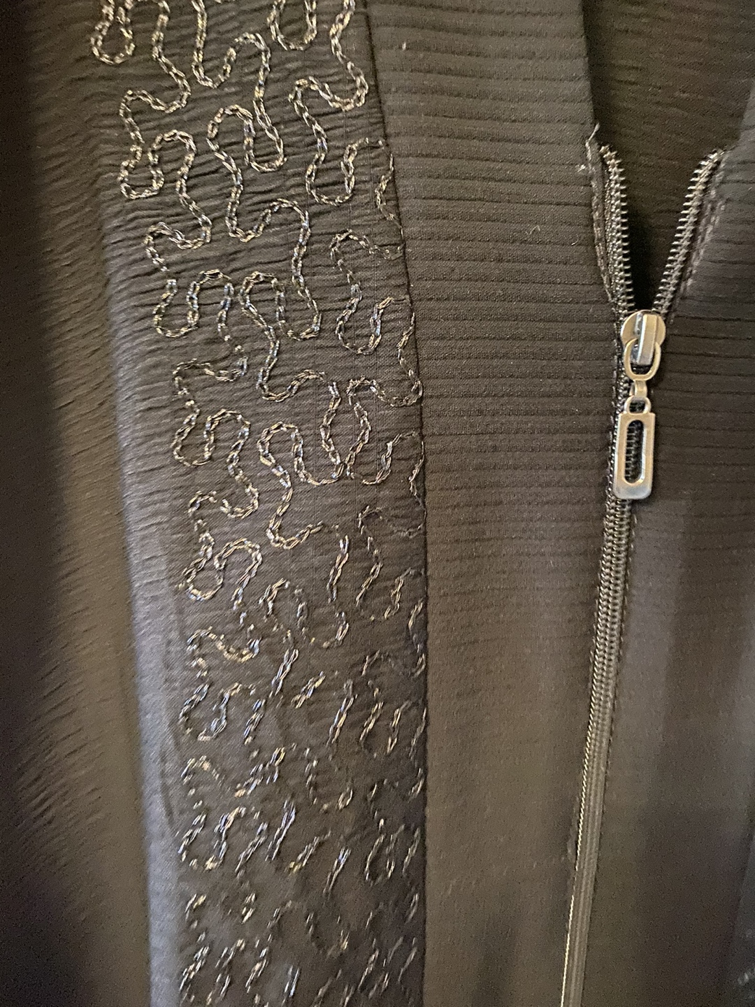 Black Abaya with Embroidered Detail - photo 4