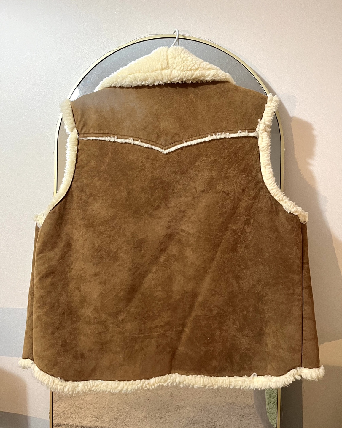 MOVING!! Vintage Suede and Shearling Vest - photo 2