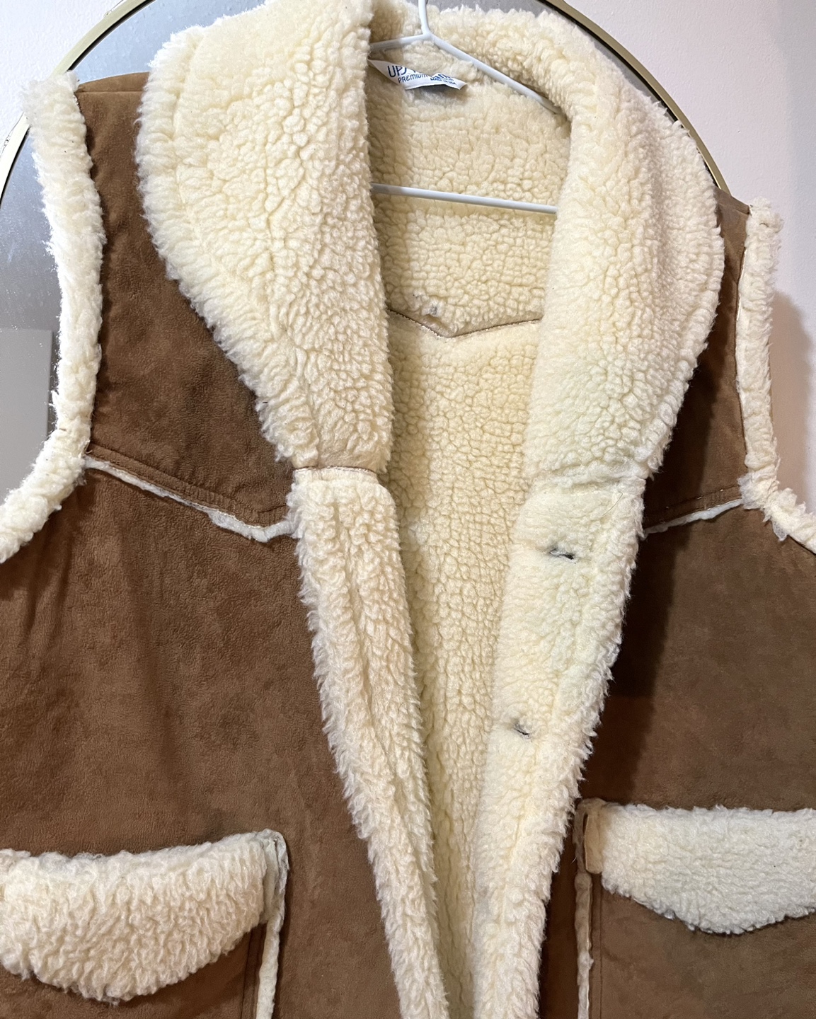 MOVING!! Vintage Suede and Shearling Vest - photo 3
