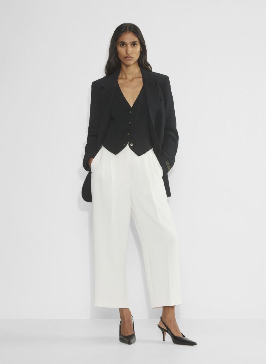 Aritzia Wilfred The Effortless Pant Cropped in White Size 12