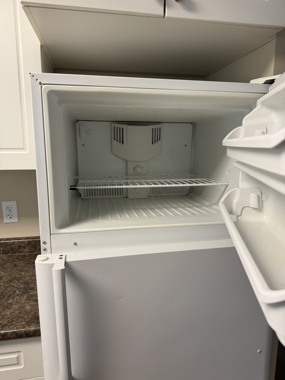 Frigidaire Refrigerator - photo 2