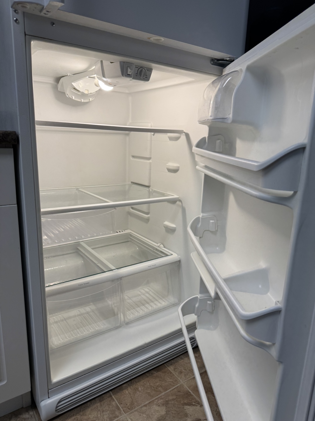 Frigidaire Refrigerator - photo 3