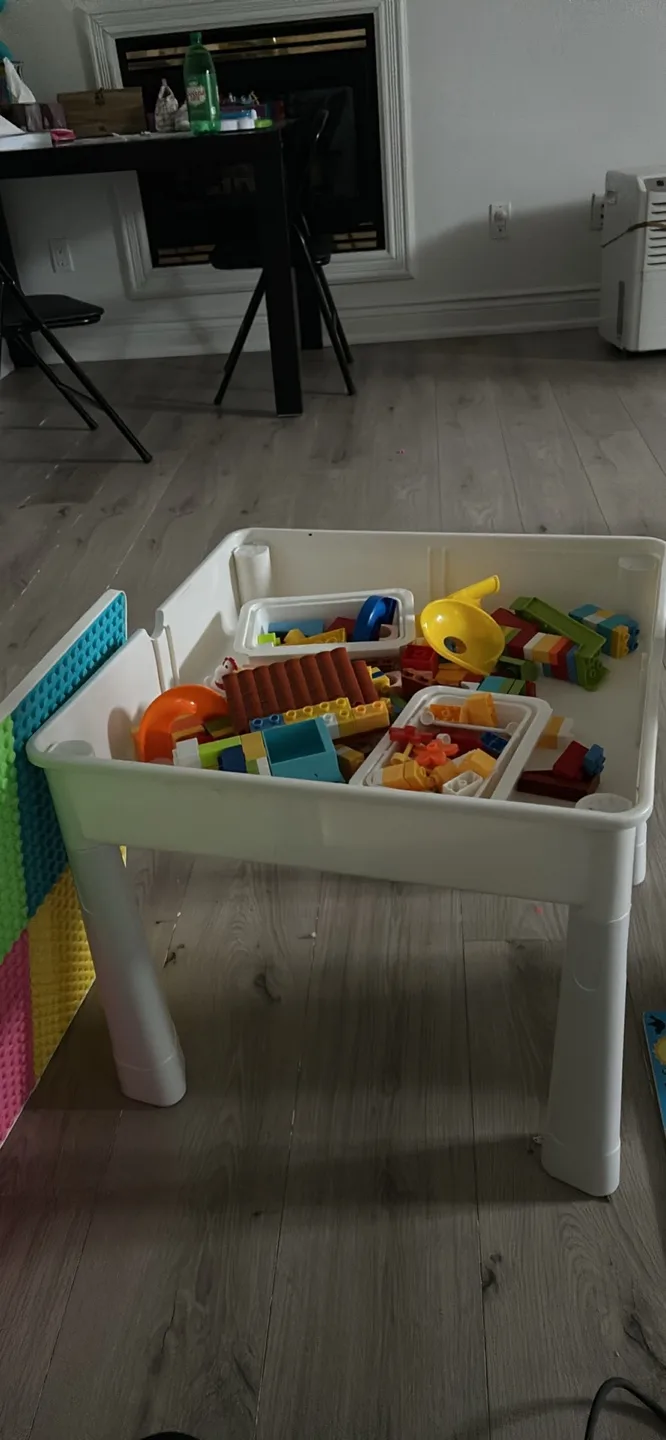 Kids Table and Chairs Set with 100PCS Blocks image indicator(2)