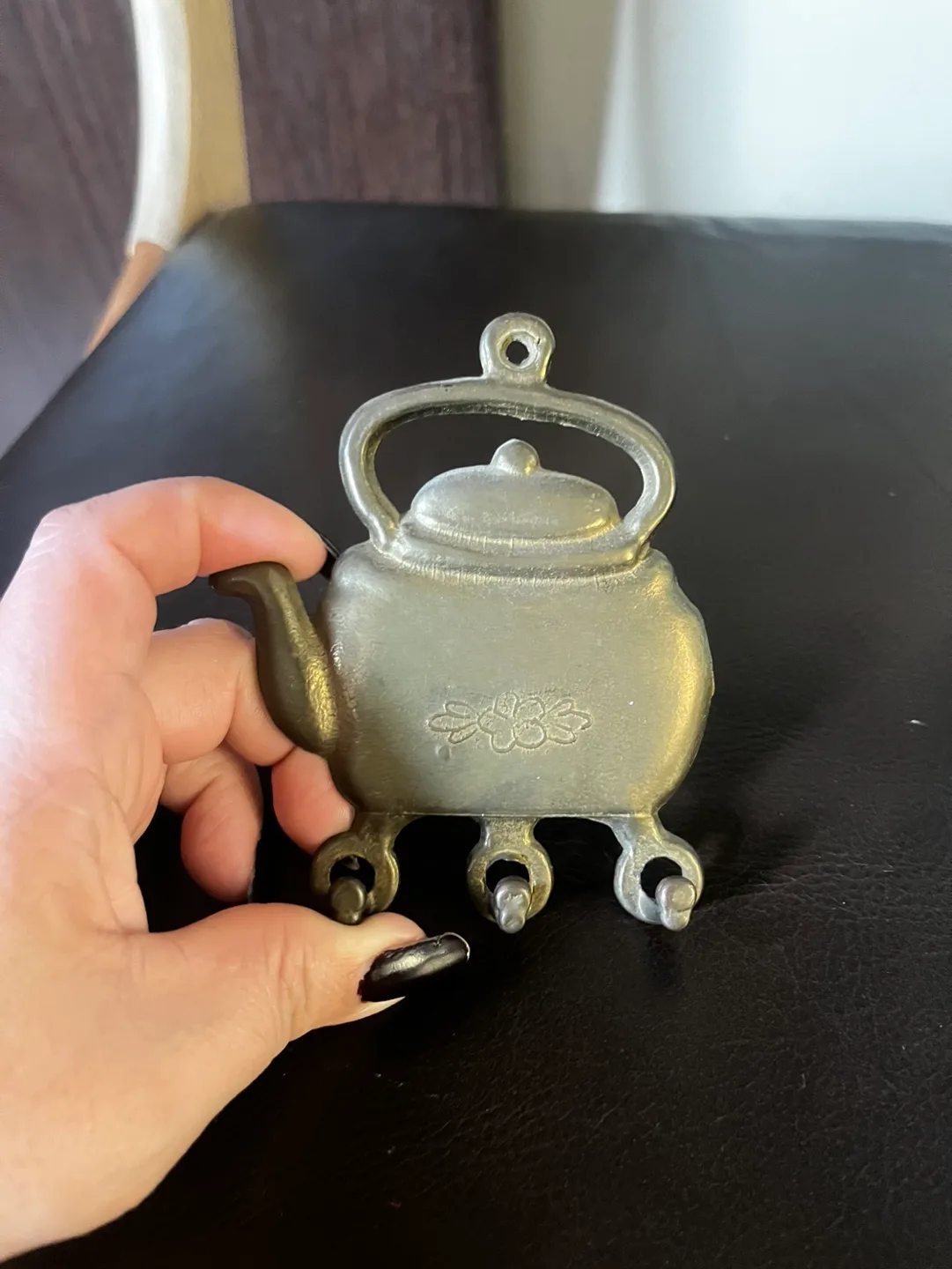 Vintage Metal Teapot Key Holder image indicator(4)