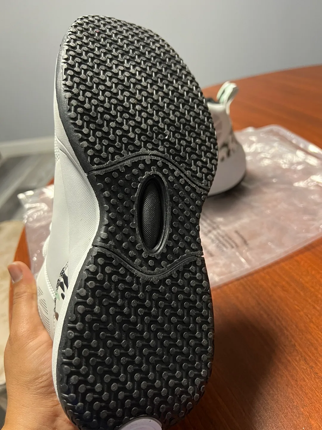 Men’s white Shoes image indicator(3)