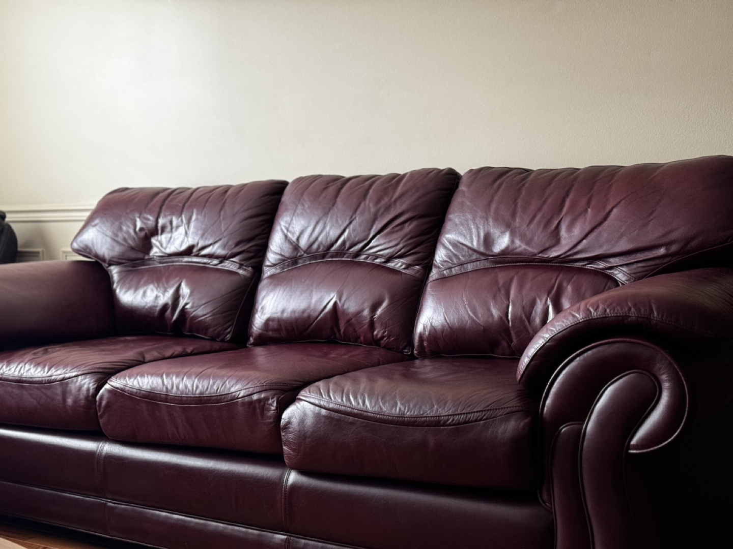 Leather Sofa WITH DELIVERY