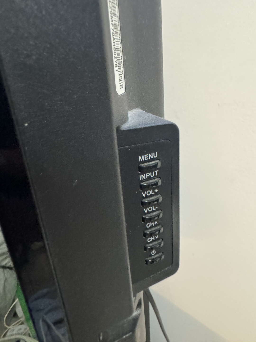 Insignia 32 inch TV - photo 2