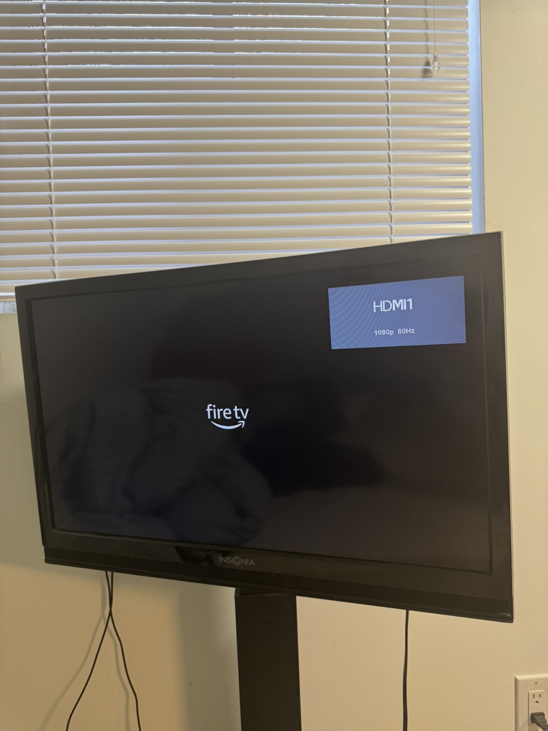 Insignia 32 inch TV - photo 3