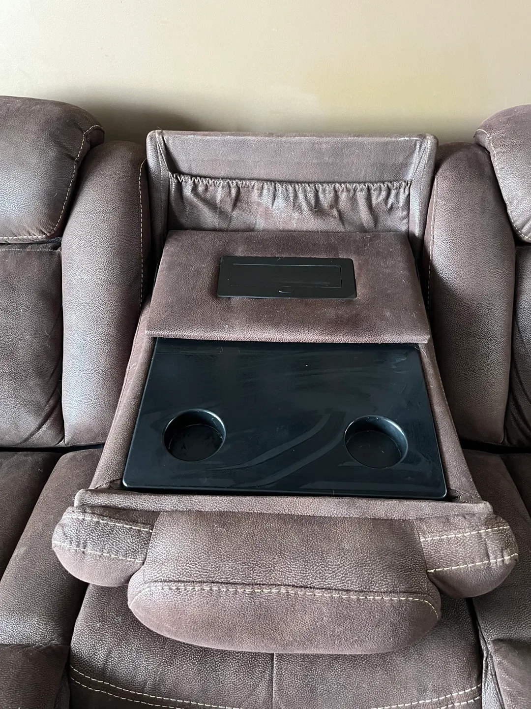 Power Reclining Sofa with Cup Holders image indicator(3)