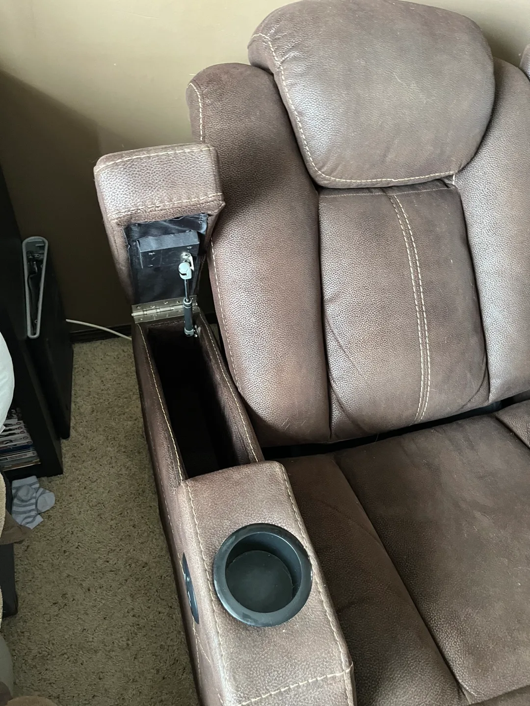 Power Reclining Sofa with Cup Holders image indicator(5)