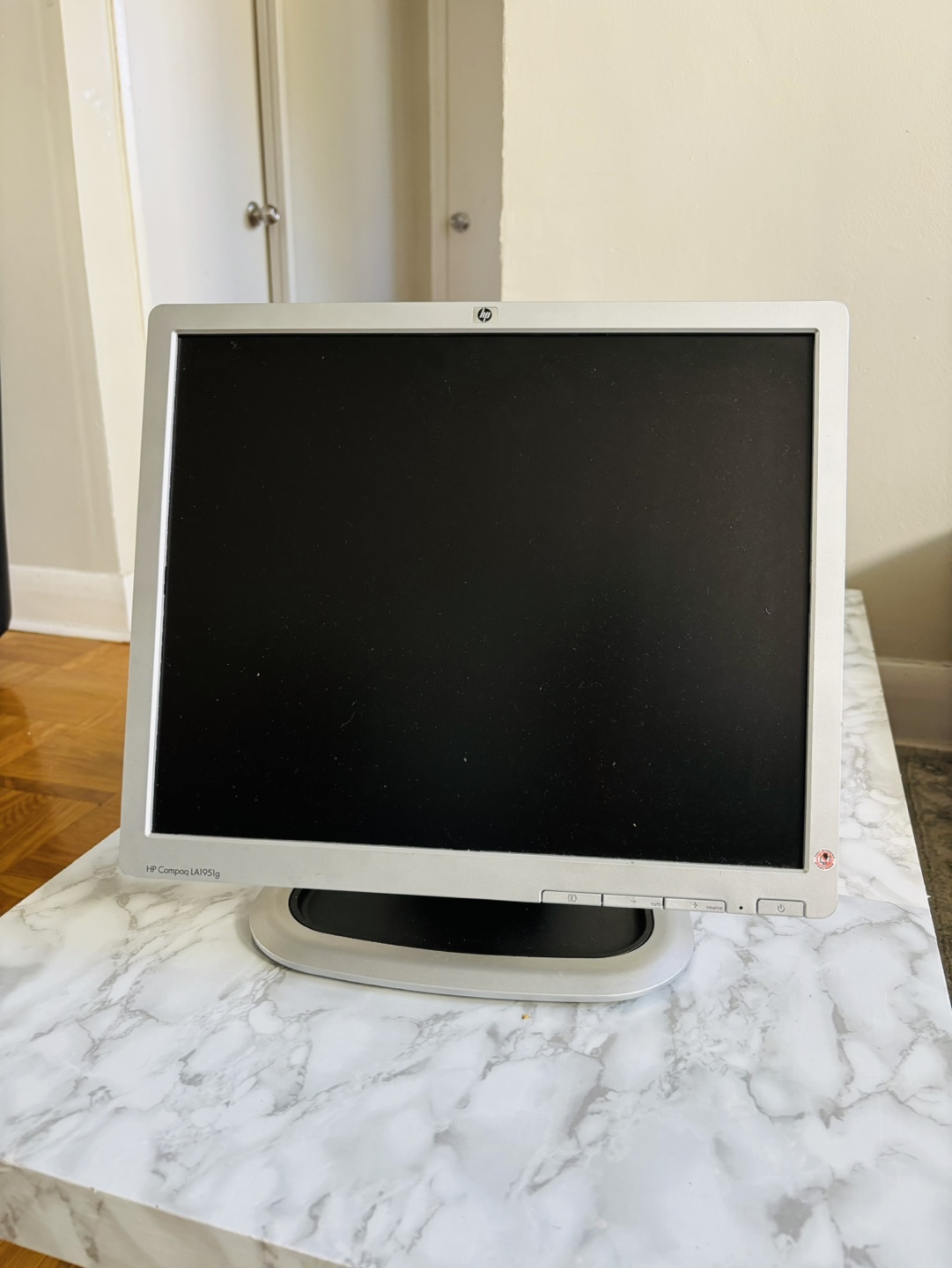 HP Compaq LA1951g 19-inch Monitor