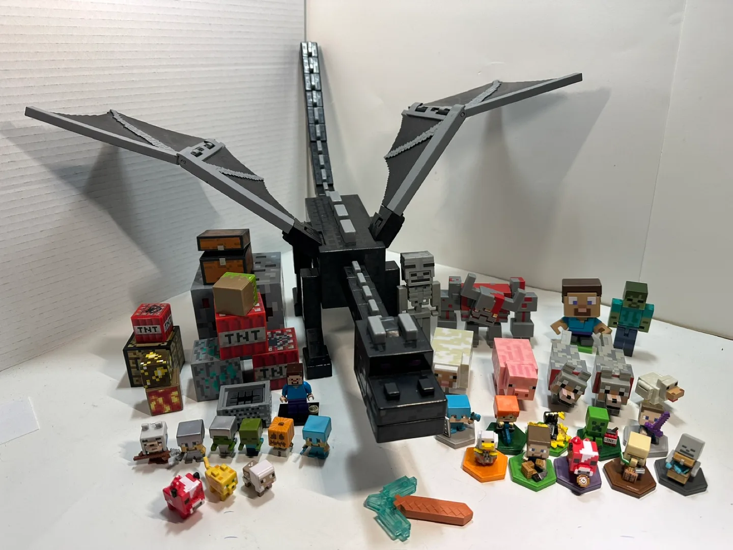 Minecraft Lot Ender Dragon with Figures and Accessories thumbnail