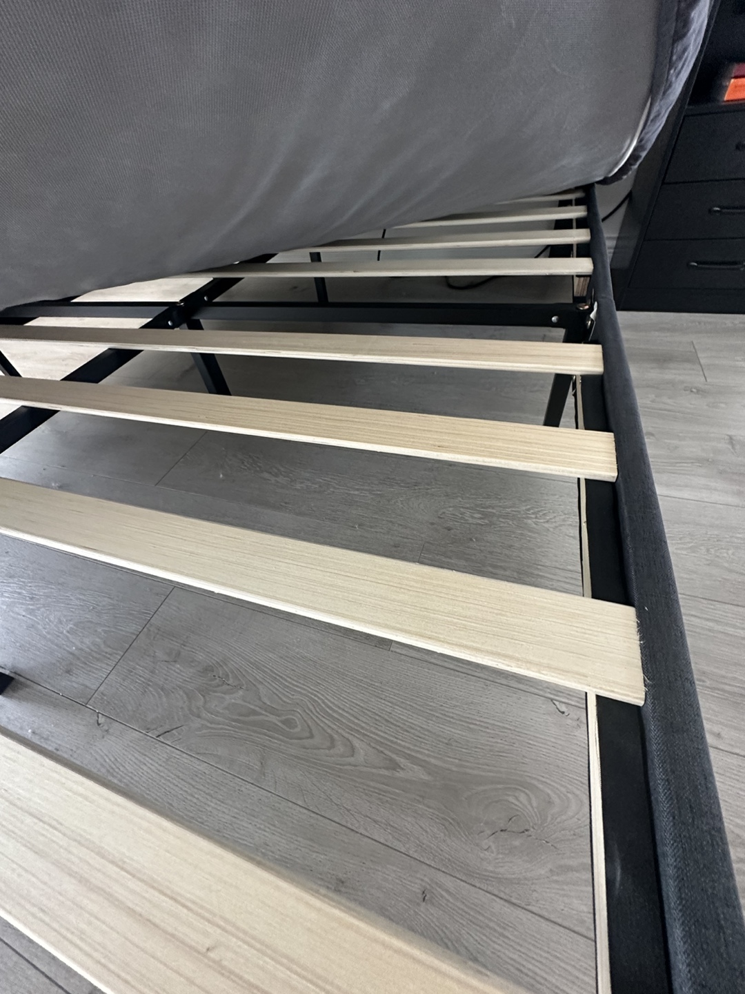 Bedframe (Queen size) - photo 4