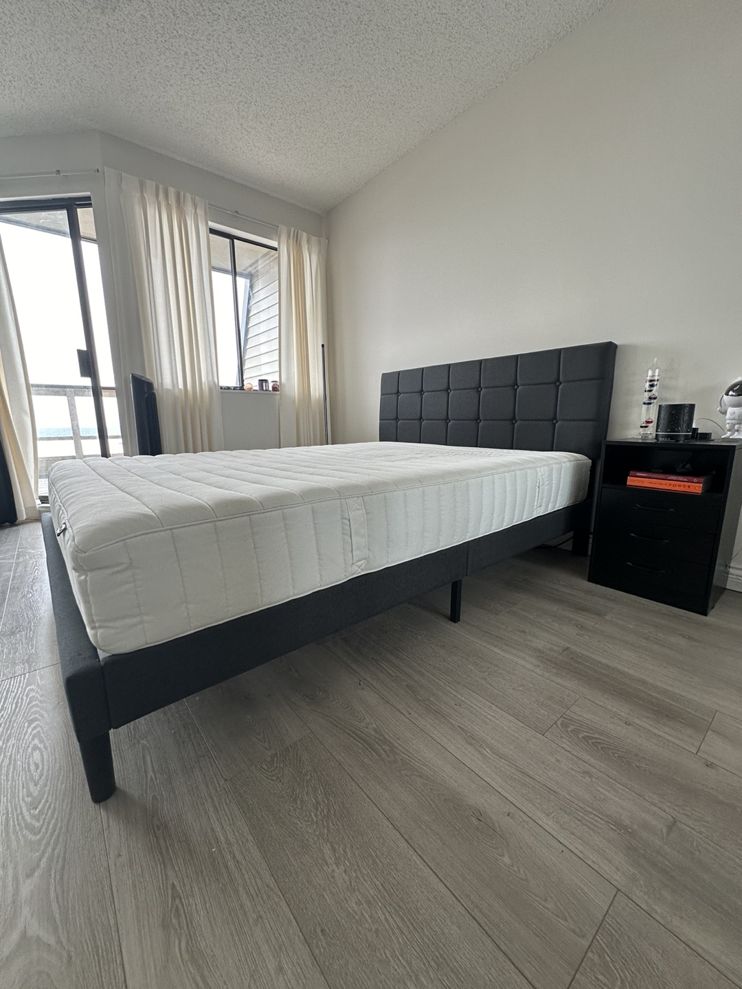 Bedframe (Queen size) - photo 3