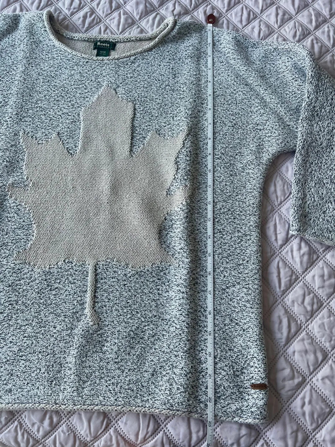 FALL CLEAR OUT SALE 🍁🍂ROOTS Sweater image indicator(6)