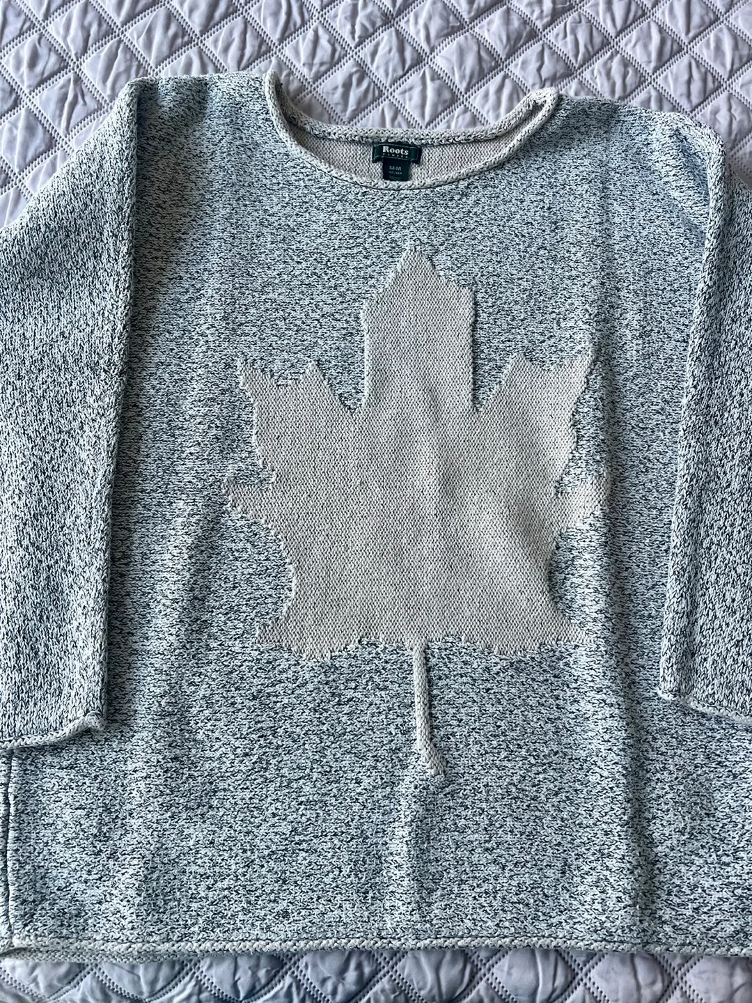 FALL CLEAR OUT SALE 🍁🍂ROOTS Sweater image indicator(4)