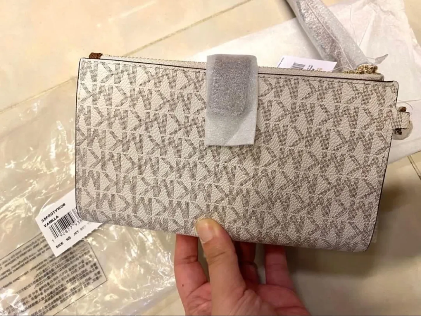 Michael Kors Vanilla Zip Around Wallet image indicator(4)