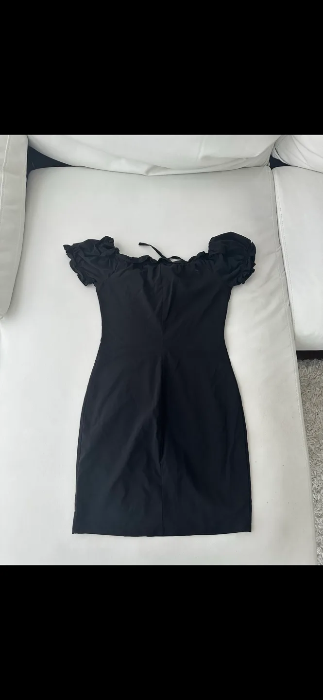 Black Off the Shoulder Dress image indicator(2)