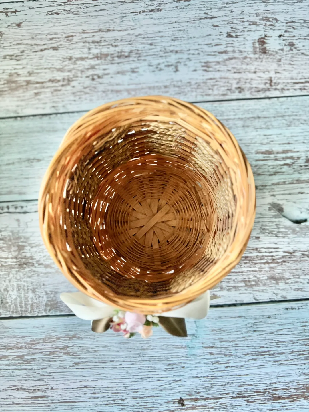🧡 Small Wicker Basket with Bow image indicator(2)