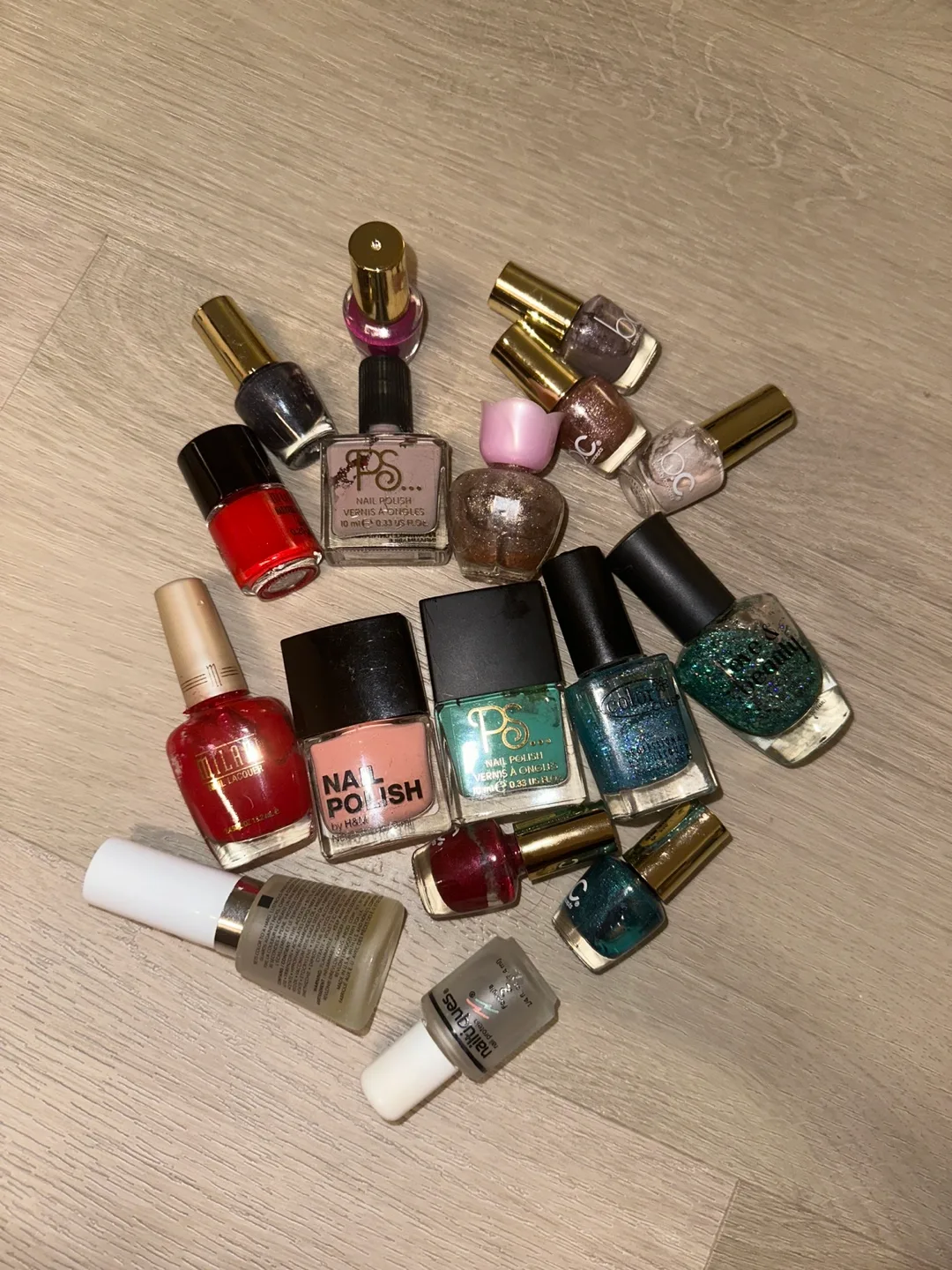 Free- Lot of Nail Polish thumbnail